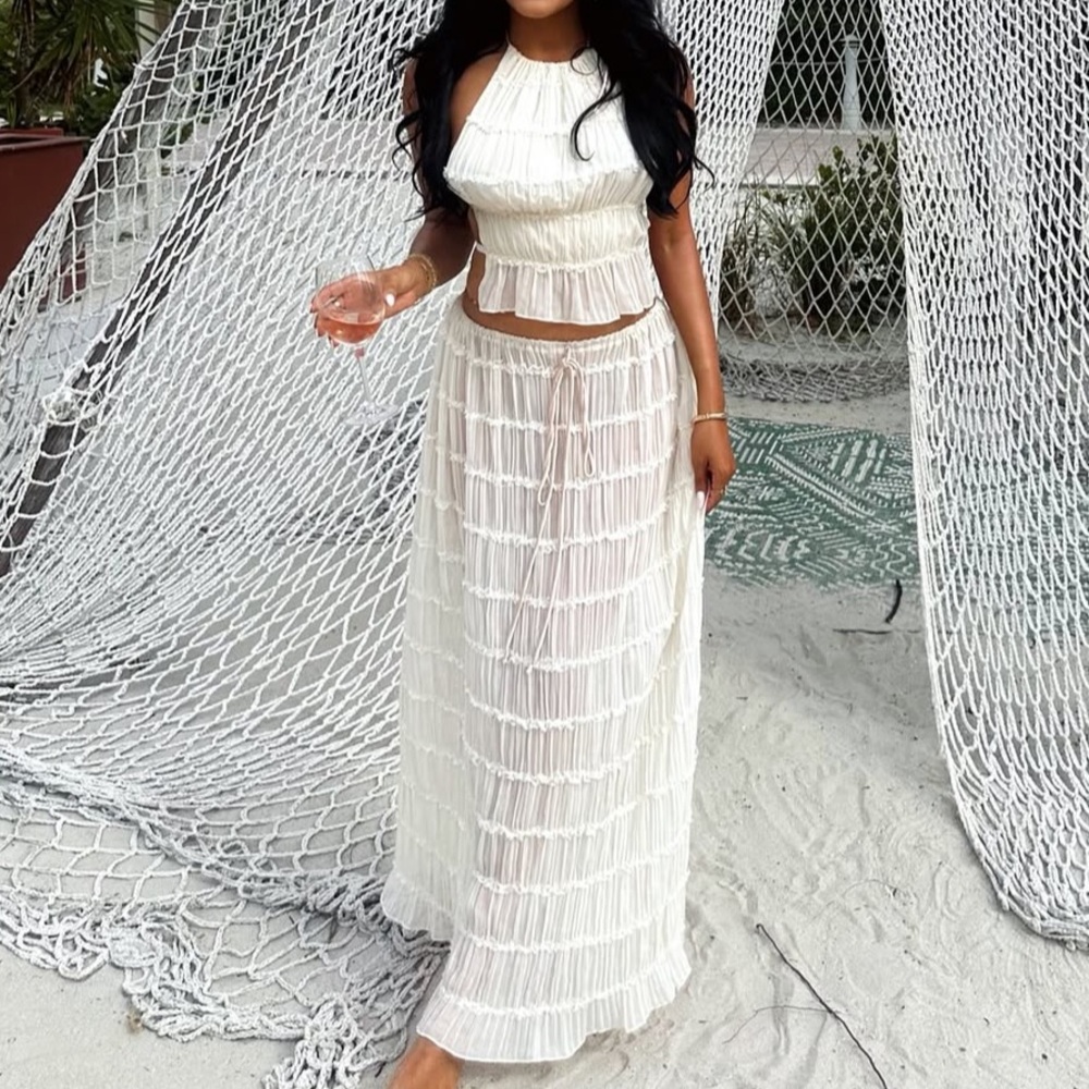 Beachy White Two-Piece Set

ENCORE Amora Storms Set